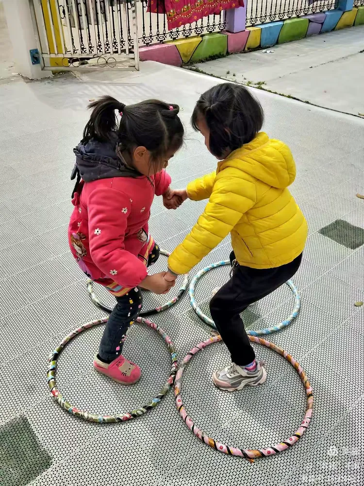 我们的户外活动《爱的魔力转圈圈》